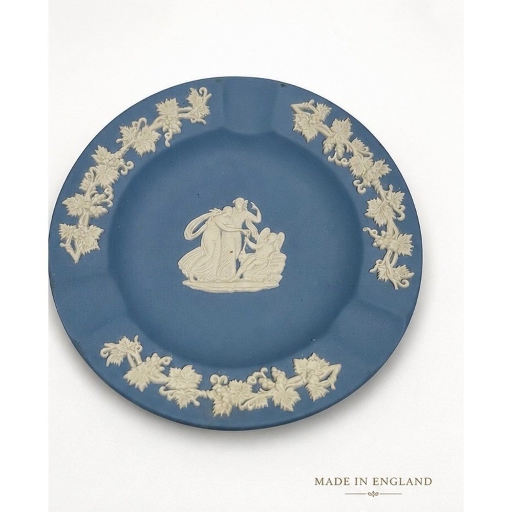 Wedgwood Jasperware Blue Round Ashtray Pin Dish Grapevine Neoclassical‎ England